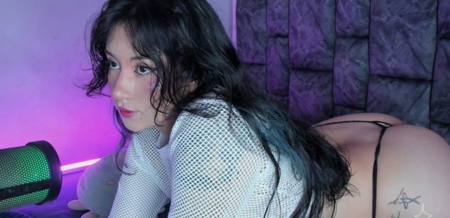 Model - Akina Shikashi dildos