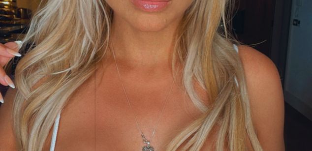 Model - Blonde_Goddess tits