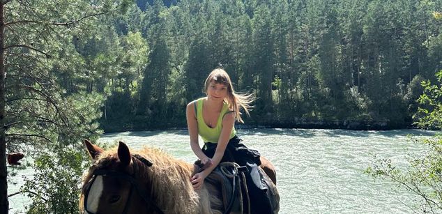 Model - Caramel heels