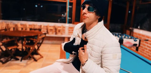 Model - Rich Ssin oil