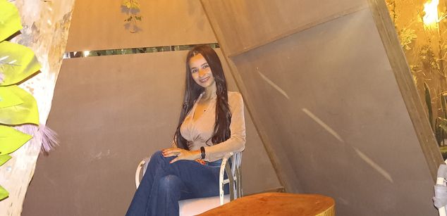 Model - Valen Hops zoom