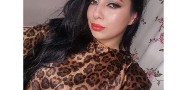 Model - Sonia Juicy Big Ass feet