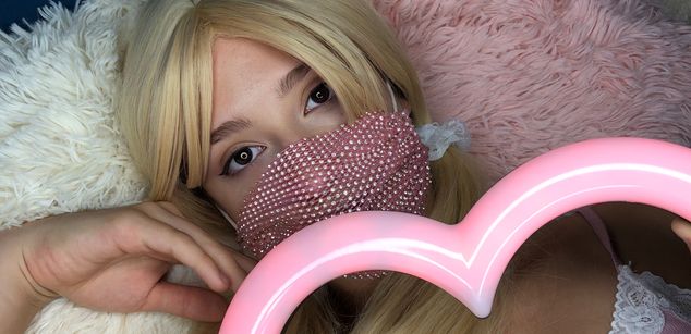 Model - Girl_in_Mask shy