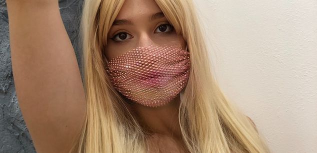 Model - Girl_in_Mask shy