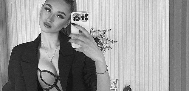 Model - DangerBella tits