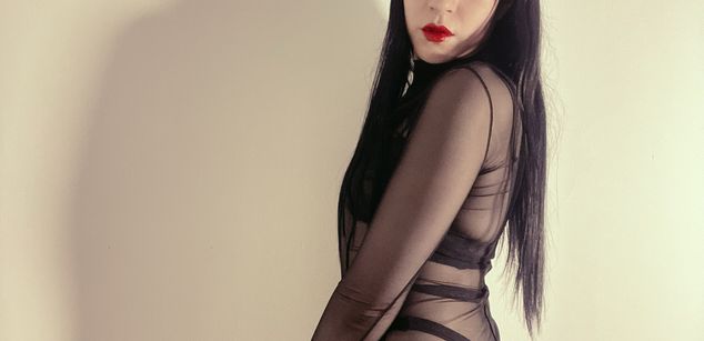 Model - Amy Aloqua petite