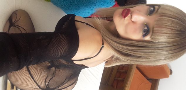 Model - Lola Santana squirt