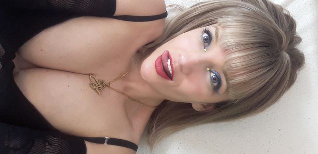 Model - Lola Santana squirt