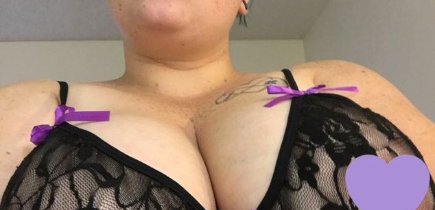 Model - Violet Smoak findom