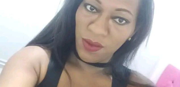 Model - kristalLawren01 Ebony