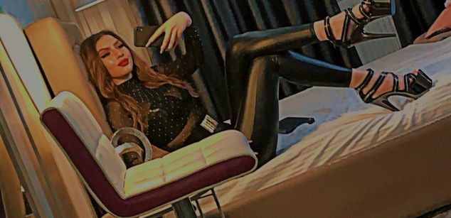 Model - SkylarSpark brunette