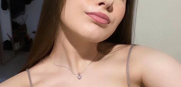 Model - EllenBennet smoking