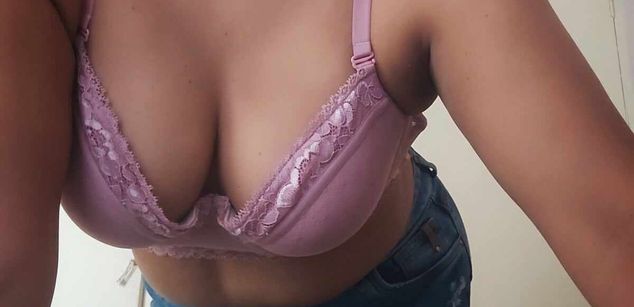 Model - Urcutekitten brunette