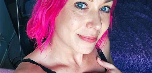 Model - Penny Jade feet