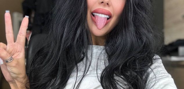 Model - kimberry brunette