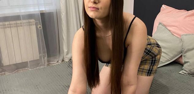 Model - EllenBennet smoking