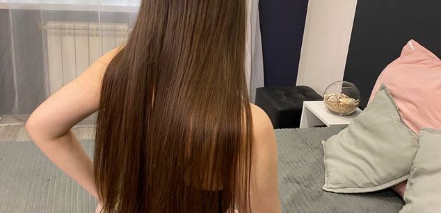 Model - EllenBennet smoking