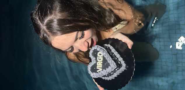 Model - Veronica Hot naked