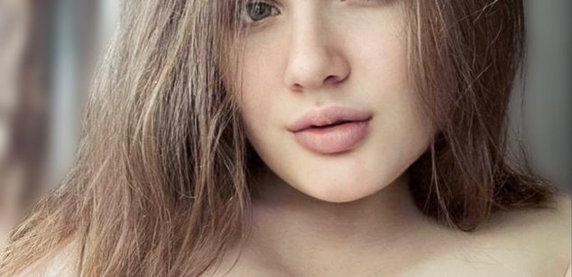 Model - Emeralda cuckold