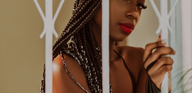 Model - Amy Ross  petite