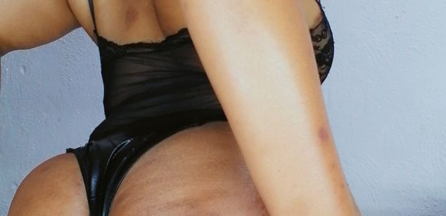 Model - DojaBooty spanks