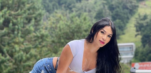 Model - Luisa Vinasco gay