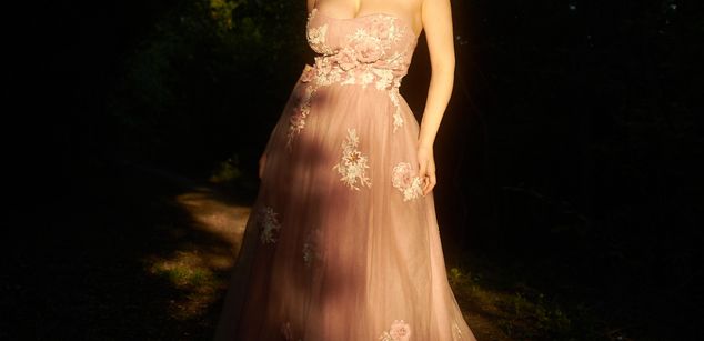 Model - MaryLune beautiful