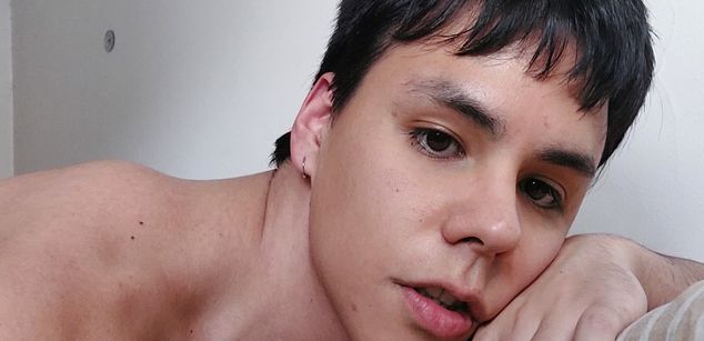 Model - Jeremy bottom