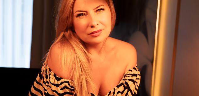 Model - LatoyaFun cei