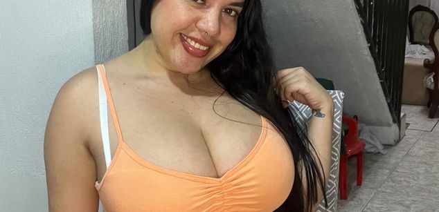 Model - dreabusty hugueboobs