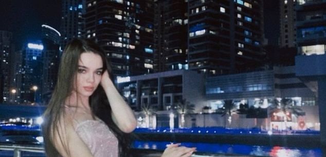 Model - togiveupurselfbb c2c