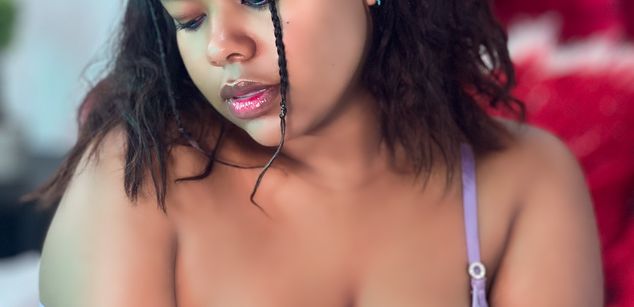 Model - sarah kingstone brunette