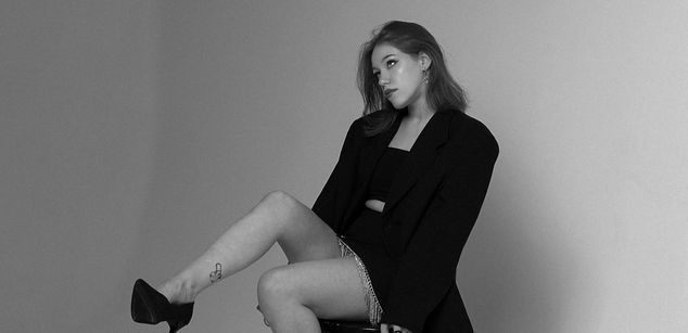 Model - BettyDaveis LOVENSE