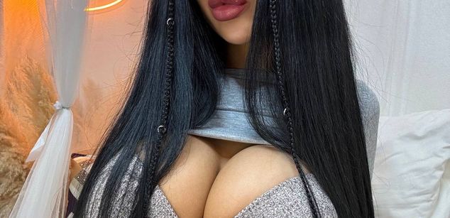 Model - kimberry brunette