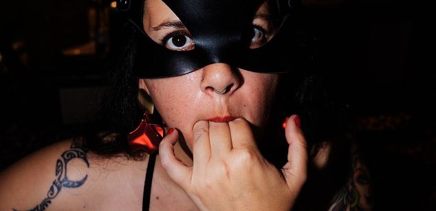 Model - Carlina bigass