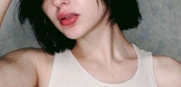 Model - LucyGoldi joi