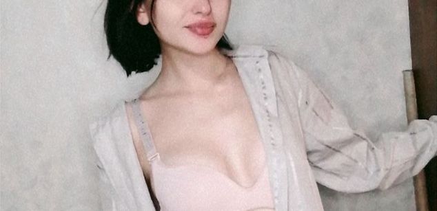 Model - LucyGoldi joi