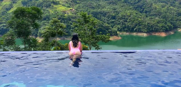 Model - Iris Moira feet