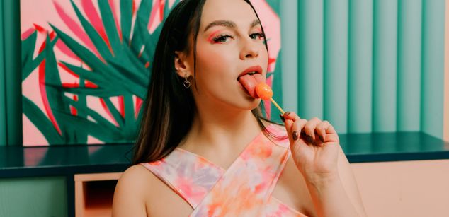 Model - Luna Night feet