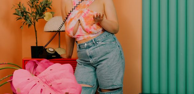 Model - Luna Night feet