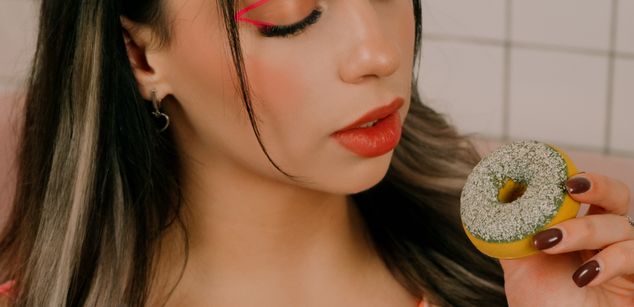 Model - Luna Night feet