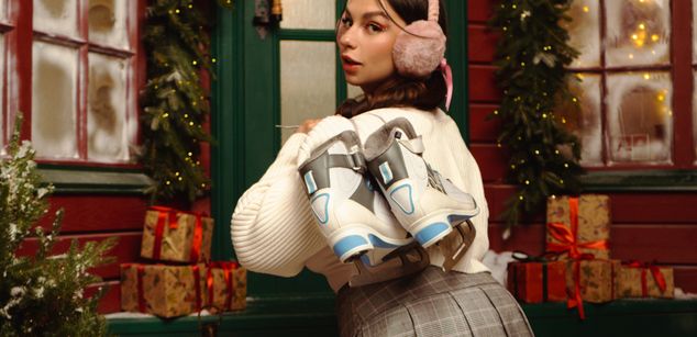 Model - Luna Night feet