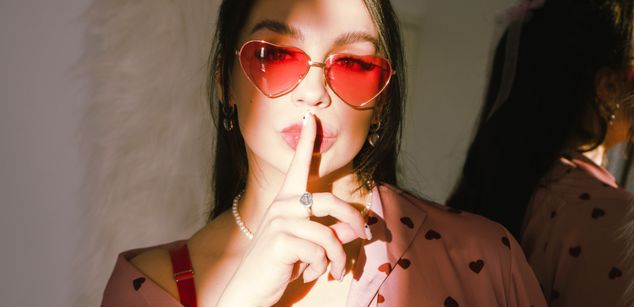 Model - Luna Night feet