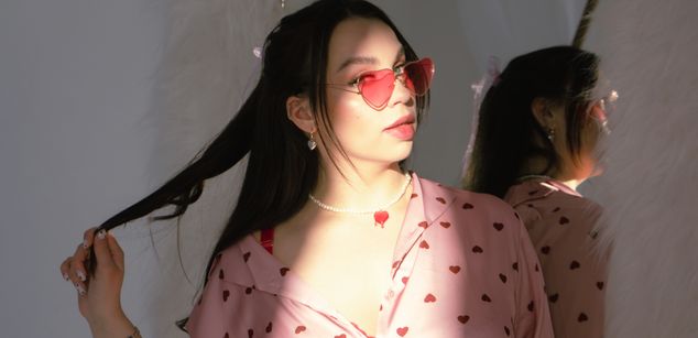 Model - Luna Night feet