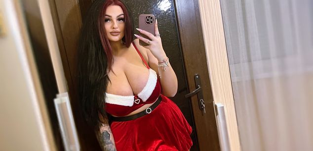 Model - Jessie brunette