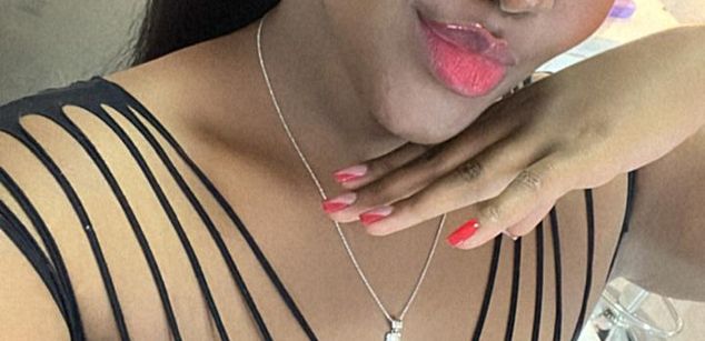 Model - SARAH JONES HIPSBIG