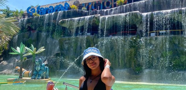 Model - Sofi Grisales squirt