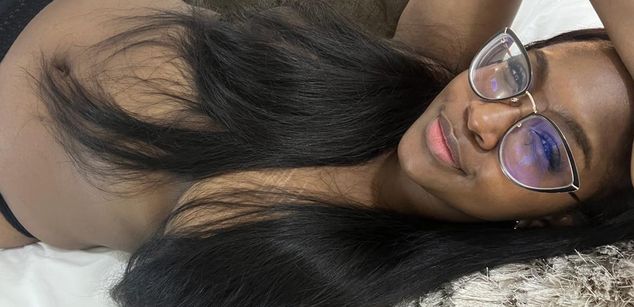 Model - SARAH JONES HIPSBIG