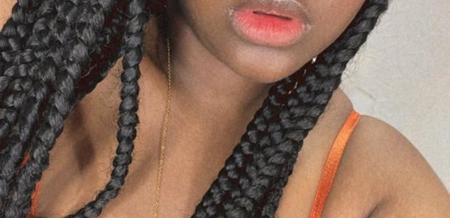 Model - SARAH JONES HIPSBIG