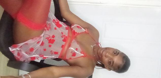 Model - DreamPetite girfriend